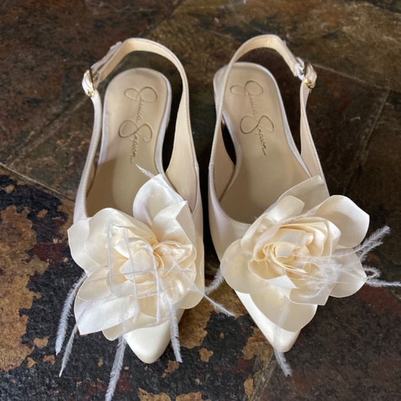 NIB Jessica Simpson Evito Ivory Satin Floral Flats Feminine Formal Wedding Sz 5 - Picture 3 of 9